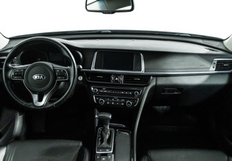 Подержанный автомобиль Kia Optima Sedan 2017 года (13 фото)