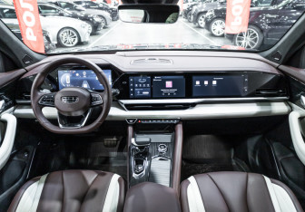 Подержанный автомобиль Geely Monjaro 2023 года (15 фото)