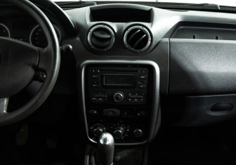 Подержанный автомобиль Renault Duster 2012 года (14 фото)