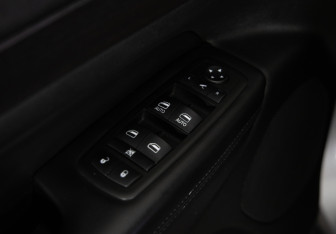 Подержанный автомобиль Jeep Grand Cherokee 2013 года (22 фото)