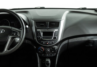 Подержанный автомобиль Hyundai Solaris Sedan 2015 года (14 фото)