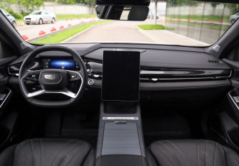Подержанный автомобиль Geely Preface 2024 года (11 фото)