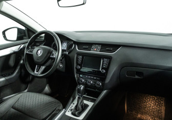 Подержанный автомобиль Skoda Octavia Liftback 2016 года (9 фото)