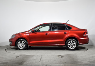 Подержанный автомобиль Volkswagen Polo Sedan 2016 года (8 фото)
