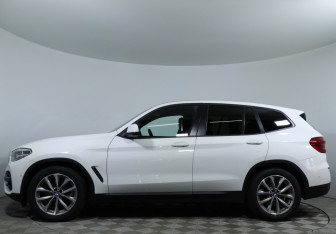 Подержанный автомобиль BMW X3 2019 года (9 фото)