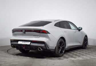 Подержанный автомобиль Changan UNI-V 2024 года (5 фото)