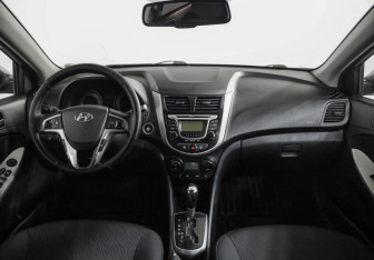 Подержанный автомобиль Hyundai Solaris Sedan 2012 года (10 фото)