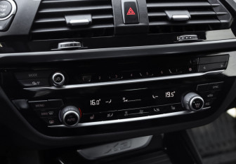 Подержанный автомобиль BMW X3 2020 года (20 фото)