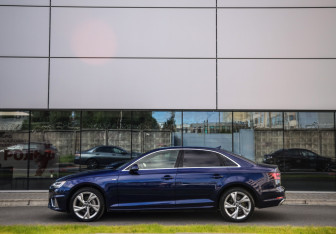 Подержанный автомобиль Audi A4 Sedan 2018 года (9 фото)