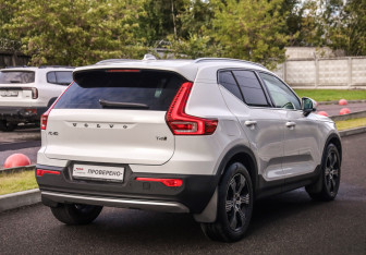 Подержанный автомобиль Volvo XC40 2021 года (6 фото)