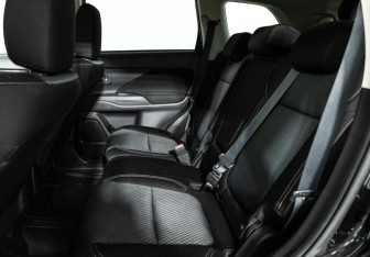 Подержанный автомобиль Mitsubishi Outlander 2020 года (10 фото)