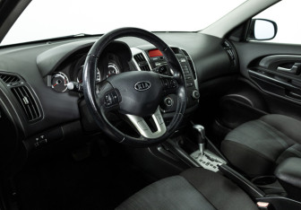 Подержанный автомобиль Kia Ceed Hatchback 2011 года (11 фото)