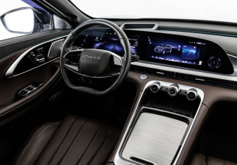 Подержанный автомобиль Exeed TXL 2023 года (17 фото)