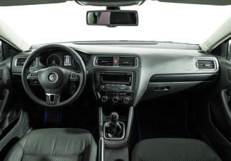 Подержанный автомобиль Volkswagen Jetta Sedan 2012 года (12 фото)