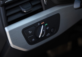 Подержанный автомобиль Audi A4 Sedan 2020 года (16 фото)