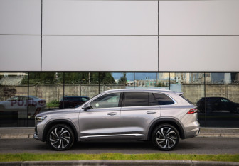 Подержанный автомобиль Geely Monjaro 2022 года (9 фото)
