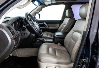 Подержанный автомобиль Toyota Land Cruiser Suv 2010 года (20 фото)