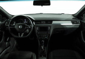 Подержанный автомобиль Skoda Rapid Liftback 2015 года (13 фото)