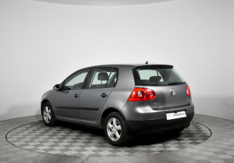 Подержанный автомобиль Volkswagen Golf Hatchback 2007 года (7 фото)