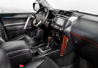 Подержанный автомобиль Toyota Land Cruiser Prado 2015 года (14 фото)