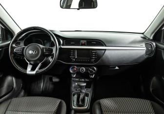 Подержанный автомобиль Kia Rio Hatchback 2020 года (13 фото)