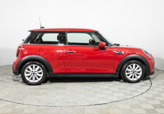 Подержанный автомобиль MINI Hatch 2021 года (4 фото)