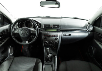 Подержанный автомобиль Mazda 3 Hatchback 2007 года (13 фото)