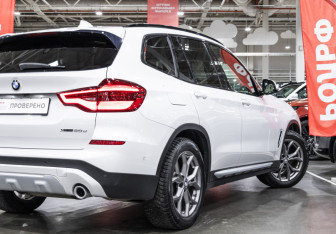 Подержанный автомобиль BMW X3 2018 года (11 фото)