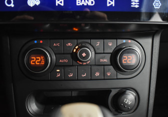 Подержанный автомобиль Nissan Qashqai 2012 года (15 фото)