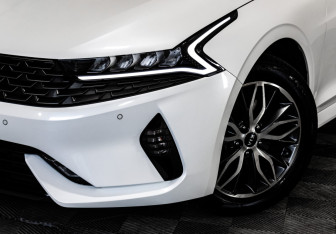 Подержанный автомобиль Kia K5 2020 года (3 фото)