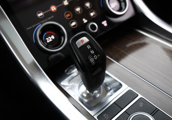 Подержанный автомобиль Land Rover Range Rover Sport 2018 года (17 фото)