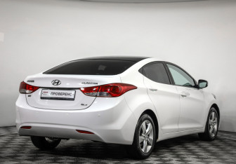 Подержанный автомобиль Hyundai Elantra Sedan 2013 года (5 фото)