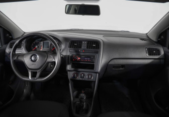 Подержанный автомобиль Volkswagen Polo Sedan 2017 года (9 фото)