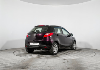Подержанный автомобиль Mazda 2 Hatchback 2012 года (5 фото)