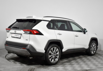 Подержанный автомобиль Toyota RAV4 2019 года (5 фото)