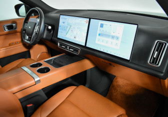 Подержанный автомобиль LiXiang L9 2023 года (20 фото)