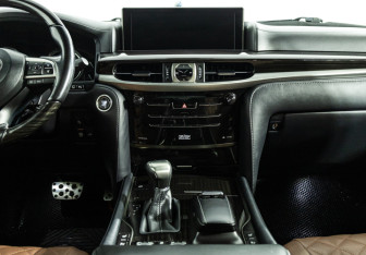 Подержанный автомобиль Lexus LX 2020 года (14 фото)