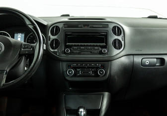 Подержанный автомобиль Volkswagen Tiguan 2012 года (14 фото)