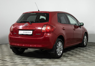 Подержанный автомобиль Toyota Auris Hatchback 2009 года (5 фото)