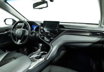 Подержанный автомобиль Toyota Camry Sedan 2022 года (9 фото)
