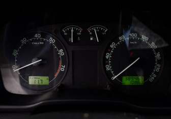 Подержанный автомобиль Skoda Octavia Liftback 2003 года (16 фото)