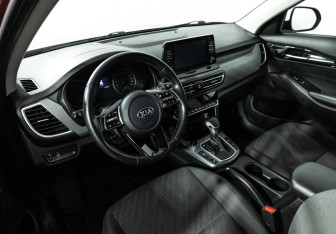 Подержанный автомобиль Kia Seltos 2020 года (11 фото)