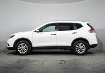 Подержанный автомобиль Nissan X-Trail 2015 года (8 фото)