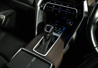 Подержанный автомобиль Toyota Harrier 2021 года (20 фото)