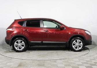 Подержанный автомобиль Nissan Qashqai 2012 года (4 фото)