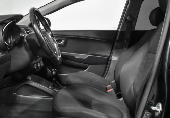 Подержанный автомобиль Kia Rio Sedan 2016 года (11 фото)