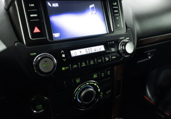 Подержанный автомобиль Toyota Land Cruiser Prado 2014 года (16 фото)