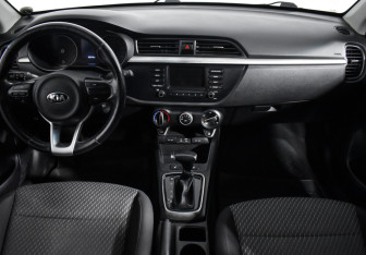 Подержанный автомобиль Kia Rio Sedan 2017 года (14 фото)