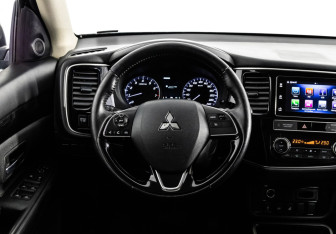 Подержанный автомобиль Mitsubishi Outlander 2019 года (11 фото)