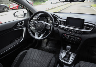 Подержанный автомобиль Kia Ceed Hatchback 2018 года (10 фото)